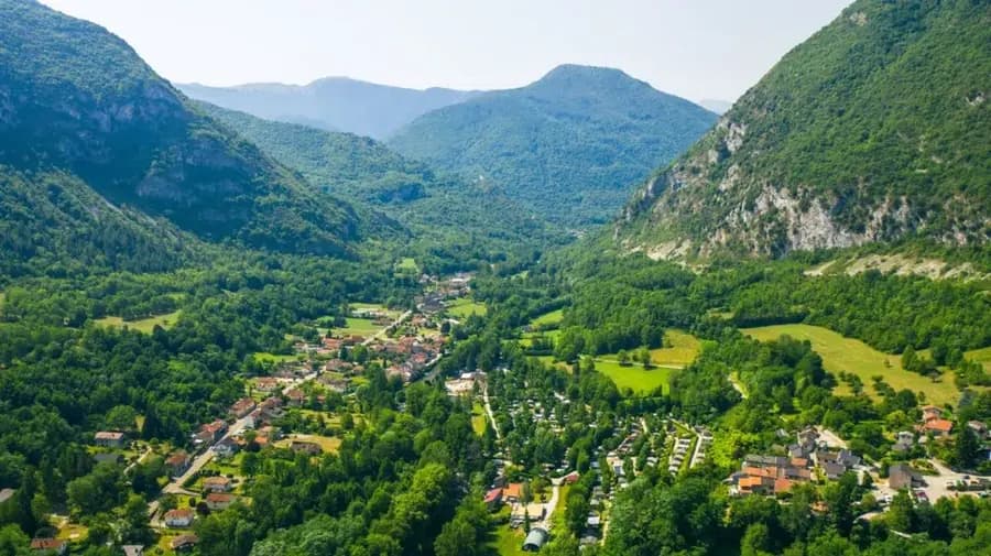 Camping des Grottes — Camping vanlife à Alliat, Occitanie