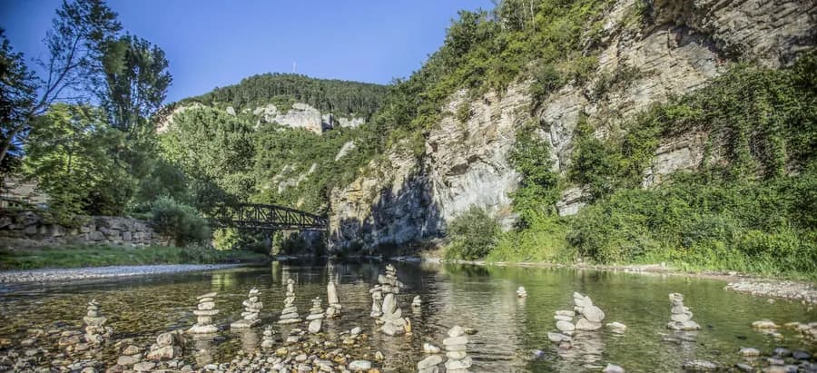 Les Deux Vallées — Camping vanlife à Pont-de-Montvert, Occitanie