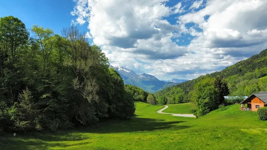 Camping Val de Tamié — Camping vanlife à Ugine, Auvergne-Rhône-Alpes