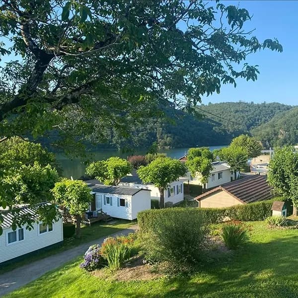Village Vacances du Cantal — Camping vanlife à Murat, Auvergne-Rhône-Alpes