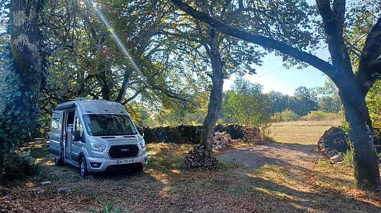 Vanlife dans le Lot : vivre une expérience hors du temps au Mas de Bouzou