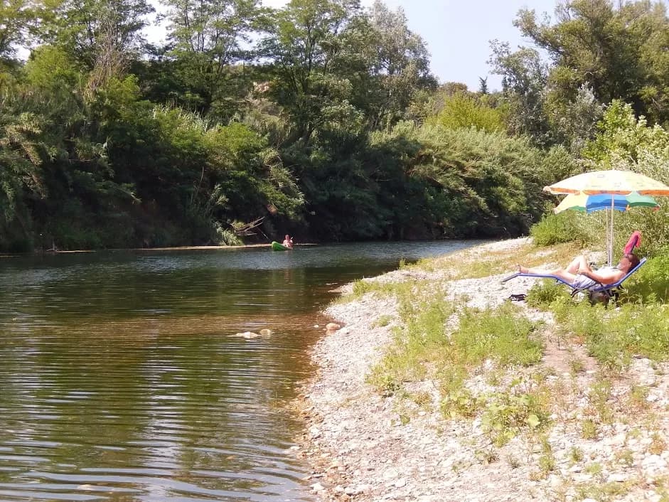 Vanlife dans le Gard : les pieds dans la Cèze au Camping La Plage